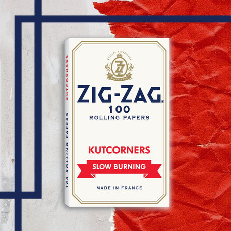 Single Wide White Kutcorners Rolling Paper booklet, featuring Zig-Zag branding, known for its thin, slow-burning paper and natural gum seal for reliable rolling.